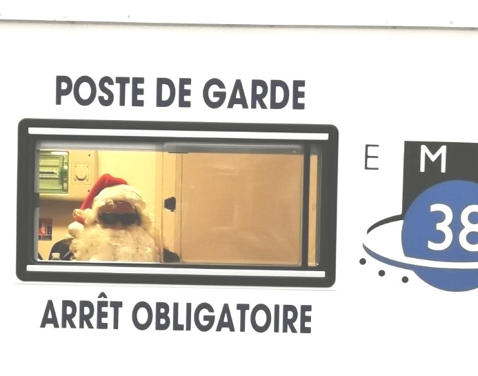 LE PÈRE NOËL FAIT UN STOP CHEZ EM2S 38