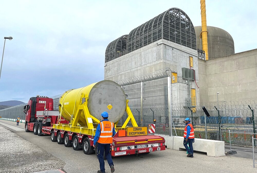 UN TRANSPORT EXCEPTIONNEL SUR LE SITE EDF DE SAINT ALBAN